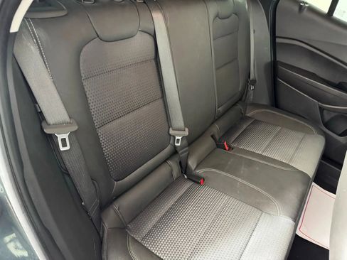 Used 2025 Chevrolet Trax LT image 35