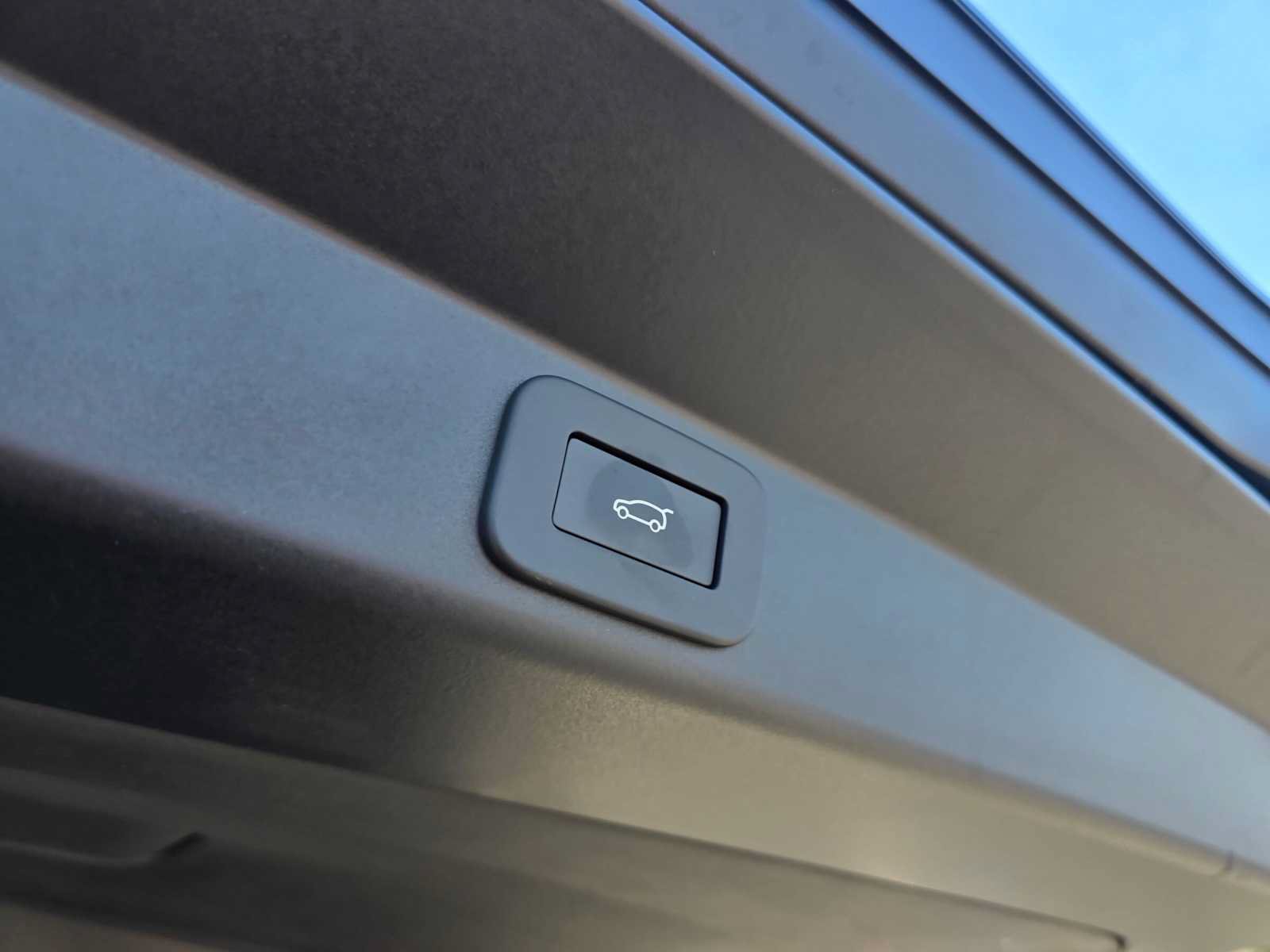 New 2027 Land Rover Range Rover Sport SE AWD/4WD image 16