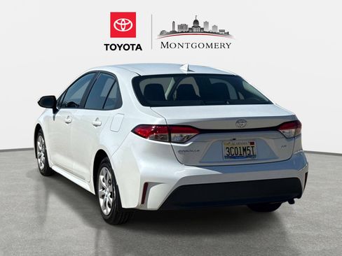 Used 2025 Toyota Corolla LE FWD image 5
