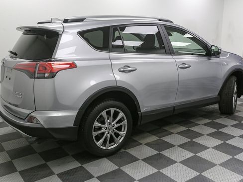 Used 2018 Toyota RAV4 Limited AWD/4WD image 9