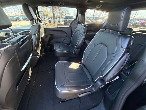 New 2026 Chrysler Pacifica Limited image 11
