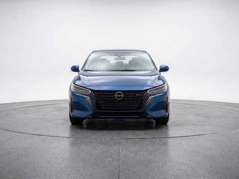 Used 2025 Nissan Sentra SV FWD image 2