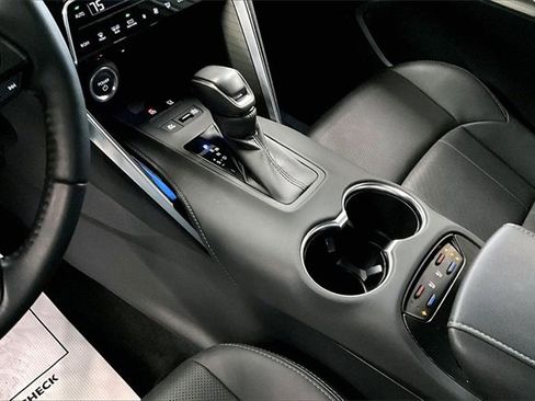 Used 2023 Toyota Venza Limited image 17