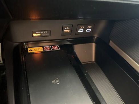 Used 2025 Toyota Camry SE image 16