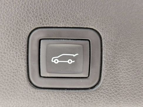 Used 2023 Chevrolet Suburban High Country w/ Premium Package 2 AWD/4WD image 14