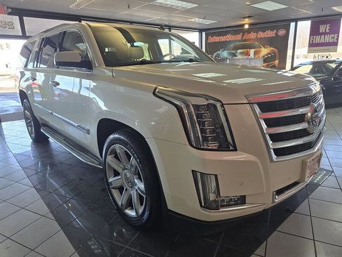 Used 2015 Cadillac Escalade ESV Luxury image 2