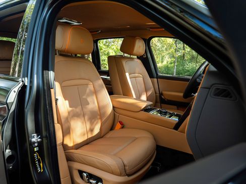 Used 2023 Rolls-Royce Cullinan Black Badge w/ Leather Finishing Pack image 62