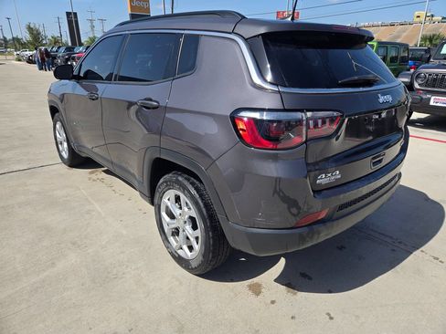 Used 2024 Jeep Compass Latitude AWD/4WD image 5