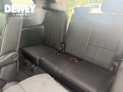 Used 2025 Buick Enclave Avenir w/ Super Cruise Package AWD/4WD image 32