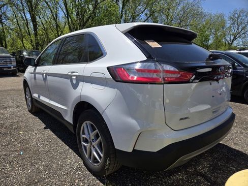 Used 2024 Ford Edge SEL w/ Convenience Package AWD/4WD image 3