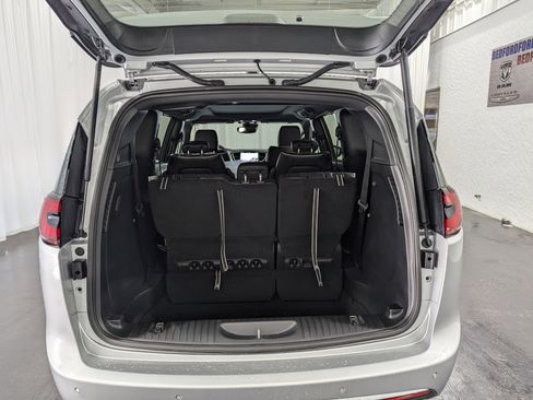 New 2026 Chrysler Pacifica Limited w/ Trailer Tow Group image 10