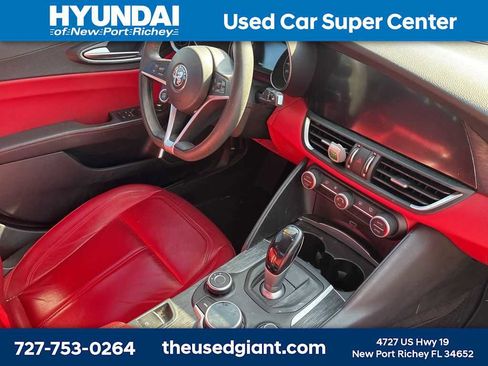 Used 2019 Alfa Romeo Giulia image 6