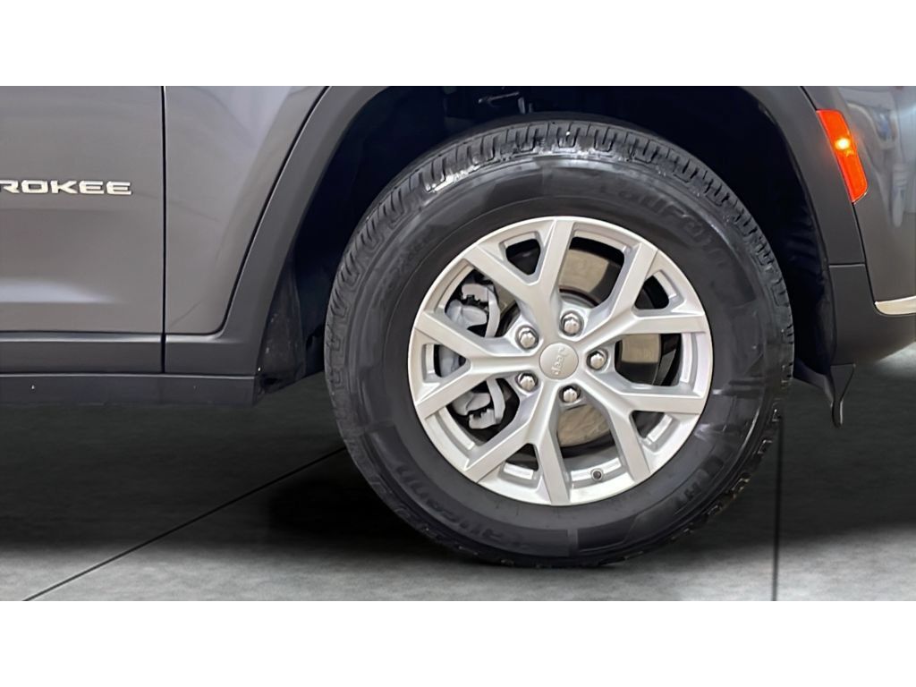 Used 2023 Jeep Grand Cherokee L Limited AWD/4WD image 21