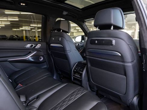 Used 2025 BMW X7 M60i AWD/4WD image 28