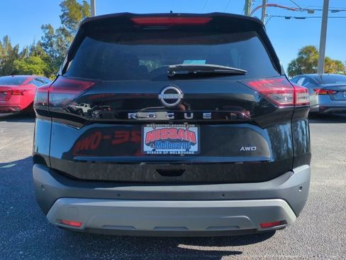 Used 2023 Nissan Rogue S image 5