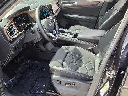 Certified 2025 Volkswagen Atlas SE FWD image 11