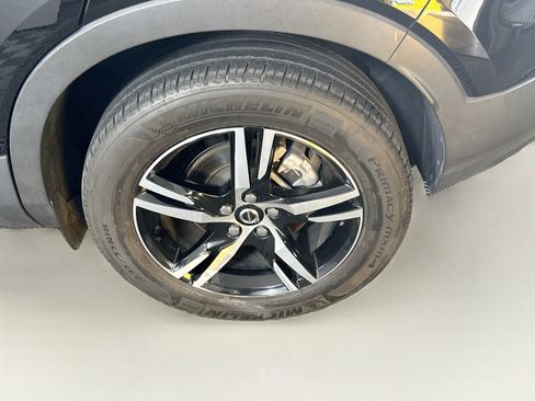 Used 2023 Volvo XC40 B5 Plus AWD/4WD image 11