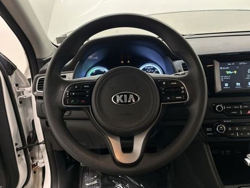 Used 2017 Kia Niro LX image 6