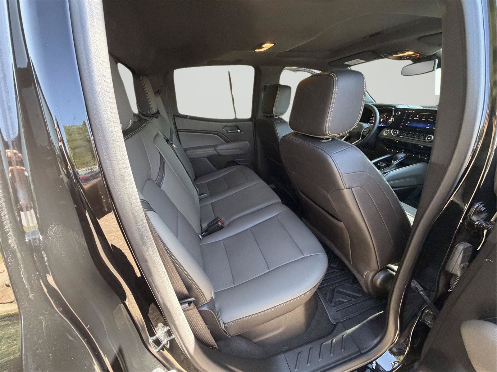 Used 2023 Chevrolet Colorado ZR2 w/ ZR2 Convenience Package III AWD/4WD image 32
