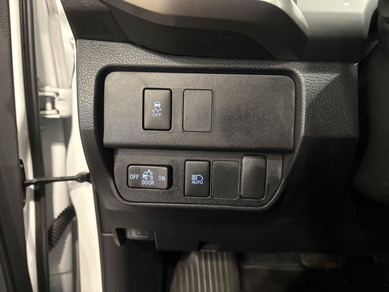 Used 2023 Toyota Tacoma SR5 w/ Technology Package AWD/4WD image 28