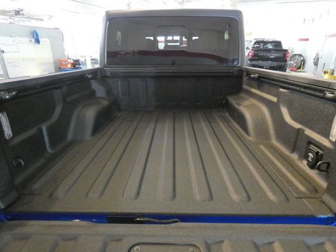 Used 2021 Jeep Gladiator Overland w/ Popular Equipment Package AWD/4WD image 6
