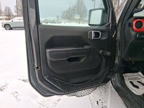 Used 2018 Jeep Wrangler Unlimited Sport image 11