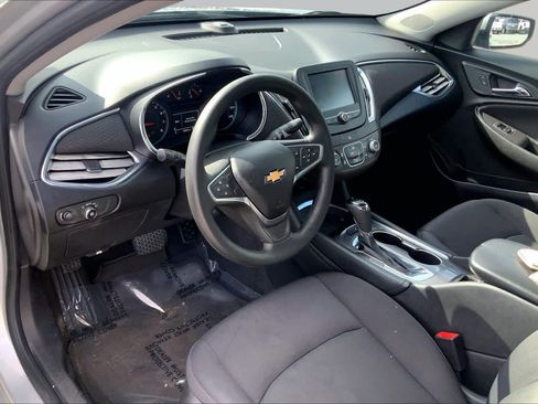 Used 2017 Chevrolet Malibu LT FWD image 17