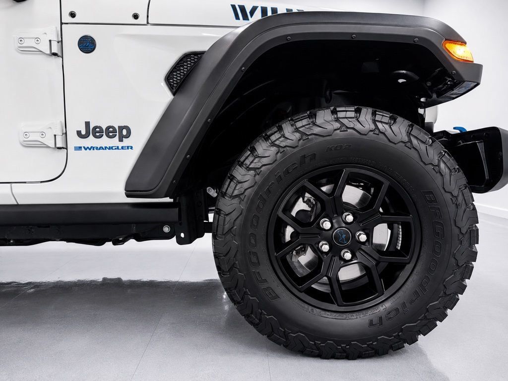 Used 2024 Jeep Wrangler Unlimited AWD/4WD image 11
