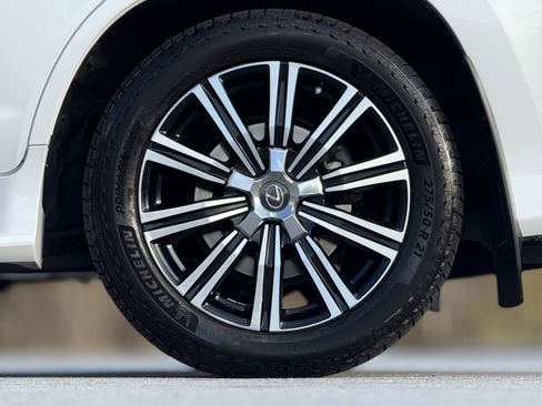 Used 2020 Lexus LX 570 4WD w/ Luxury Package image 20