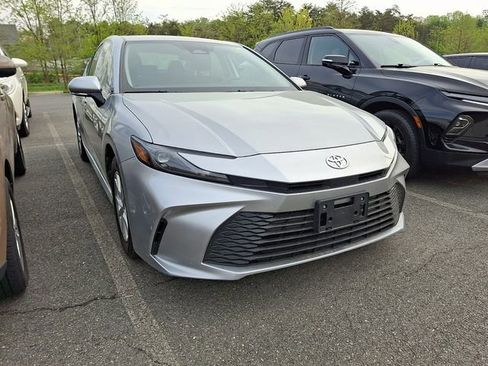 Used 2025 Toyota Camry LE image 6