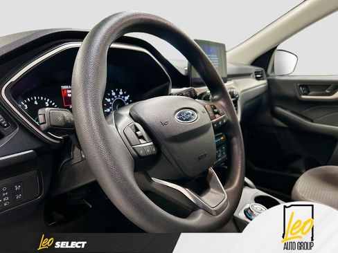 Used 2022 Ford Escape SE image 11