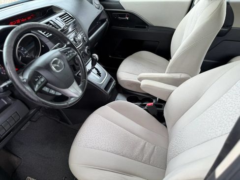 Used 2012 MAZDA MAZDA5 Touring w/ Moonroof & Audio Pkg FWD image 17