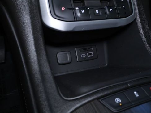 Used 2023 GMC Acadia SLT image 34