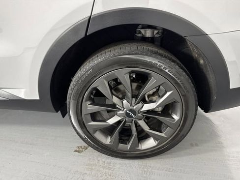 Certified 2023 Kia Sorento SX Prestige AWD/4WD image 6