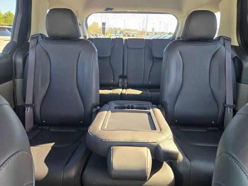 Certified 2025 Kia Carnival LXS image 13