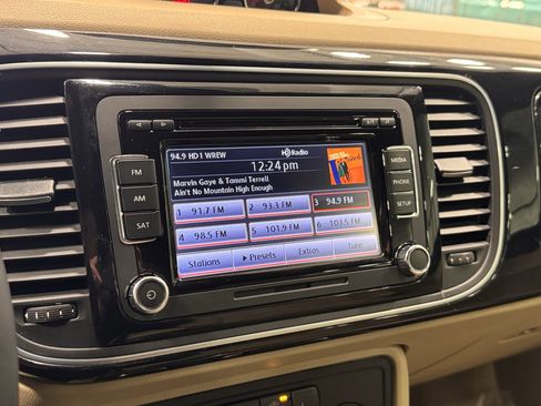 Used 2014 Volkswagen Beetle TDI image 5