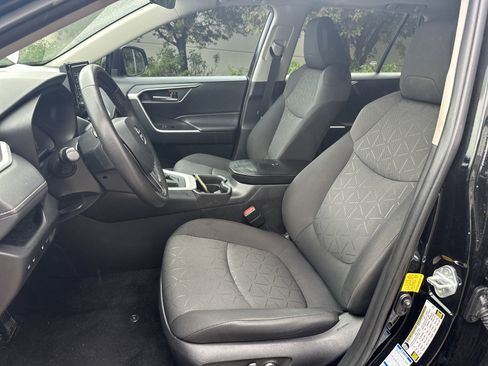 Used 2021 Toyota RAV4 XLE w/ Convenience Package AWD/4WD image 15