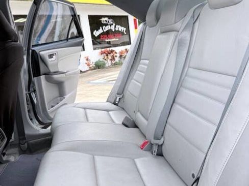 Used 2015 Toyota Camry XLE image 10