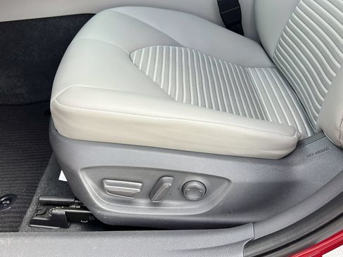 Used 2018 Toyota Camry SE FWD image 15