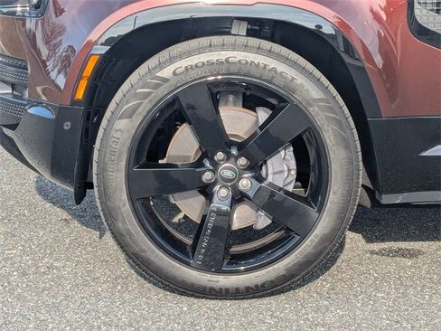 Used 2025 Land Rover Defender 130 X-Dynamic SE image 11