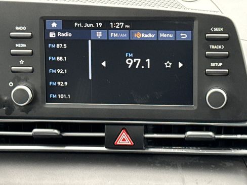 Used 2025 Hyundai Elantra SE FWD image 23