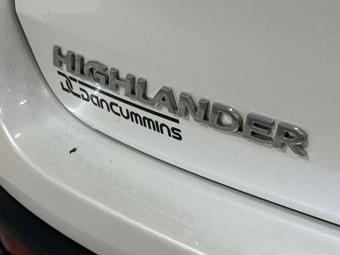 Used 2019 Toyota Highlander LE image 26