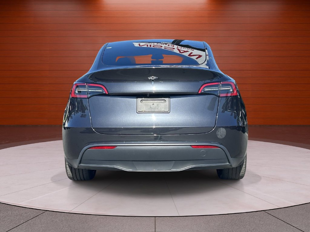 Used 2024 Tesla Model Y Long Range RWD image 3