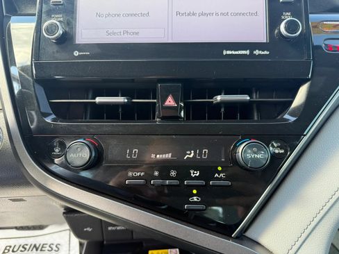 Used 2022 Toyota Camry XLE AWD/4WD image 19
