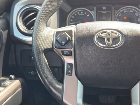 Used 2021 Toyota Tacoma SR5 RWD image 18