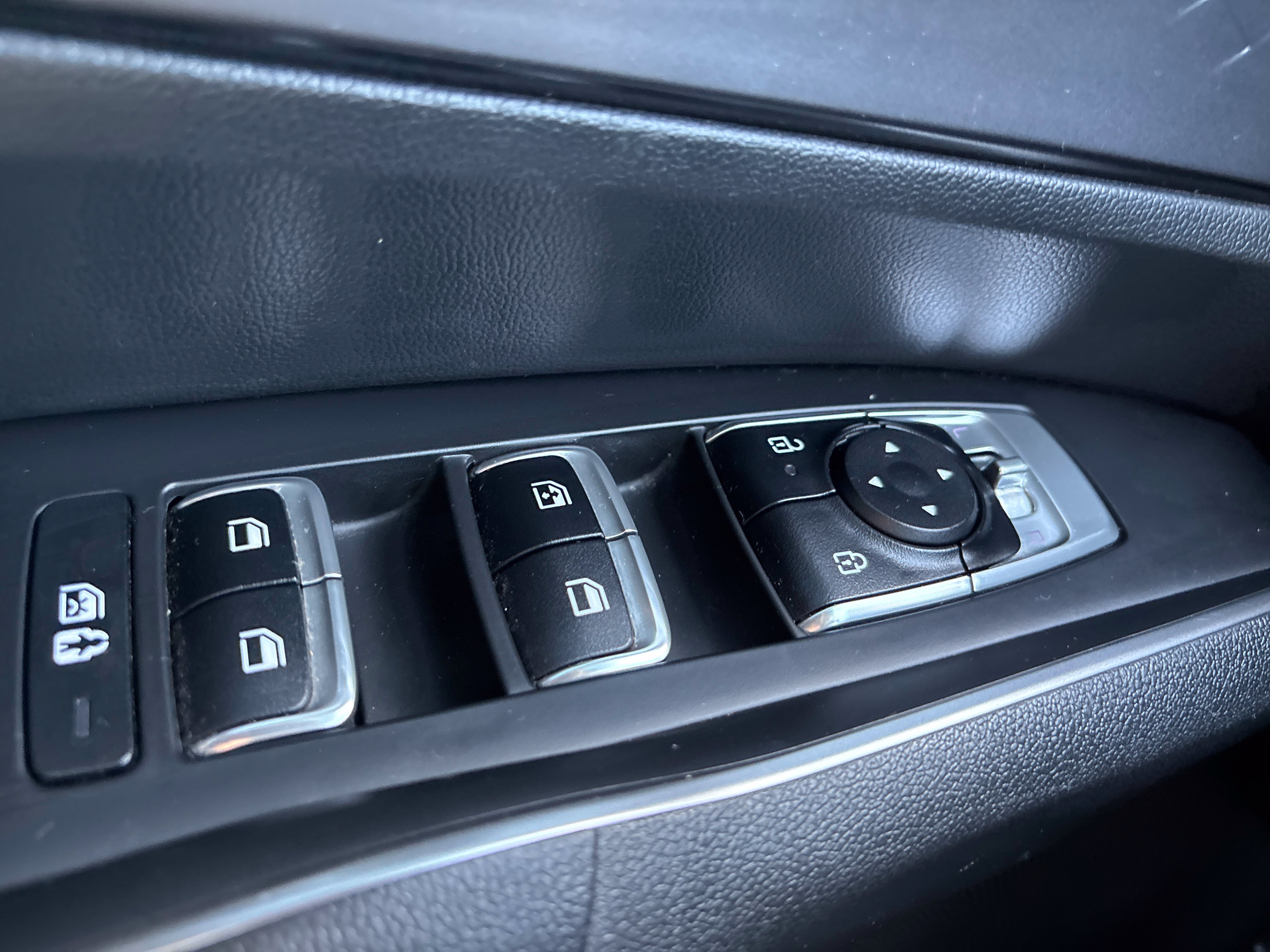 Used 2024 Kia Sorento S w/ Panoramic Sunroof Package FWD image 17