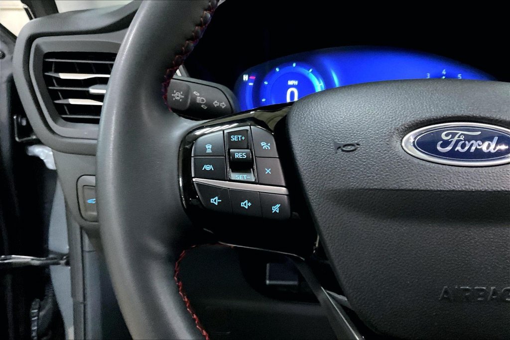 Certified 2022 Ford Escape SEL w/ SEL Stealth AWD Package image 17