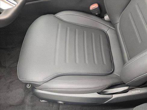 New 2025 Mercedes-Benz C 300 Sedan image 4