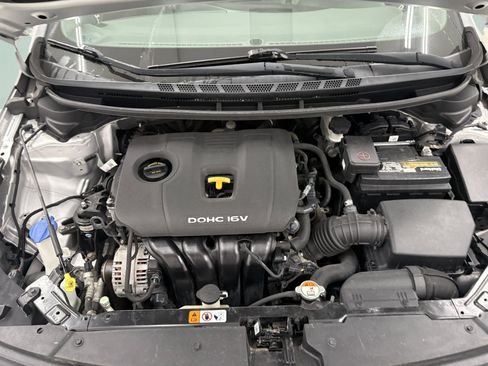 Used 2017 Kia Forte LX FWD image 7