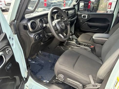 Used 2023 Jeep Gladiator Sport AWD/4WD image 20